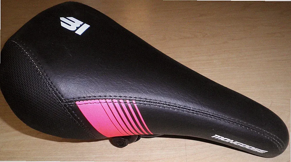 MONGOOSE BLACK/DARK PINK BICYCLE SADDLE/SEAT BIKE PARTS 669-1