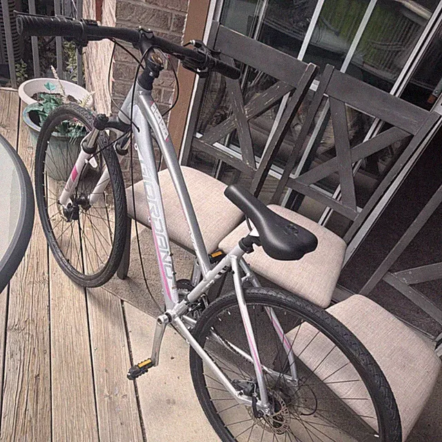 Schwinn Siro Hybrid Bike 700C Silver Pink Aluminum Front Suspension